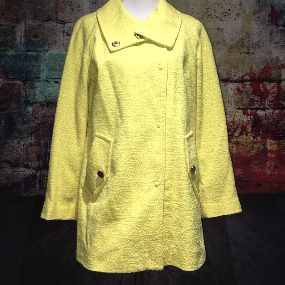 Yellow Coat - Picture 6 of 6